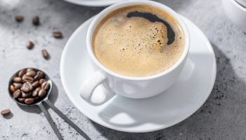 Přidejte špetku do své kávy. I káva ze supermarketu bude chutnat jako od baristy.