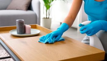 Prach zmizí na dlouho: jednoduchá metoda úklidu používaná v hotelech.