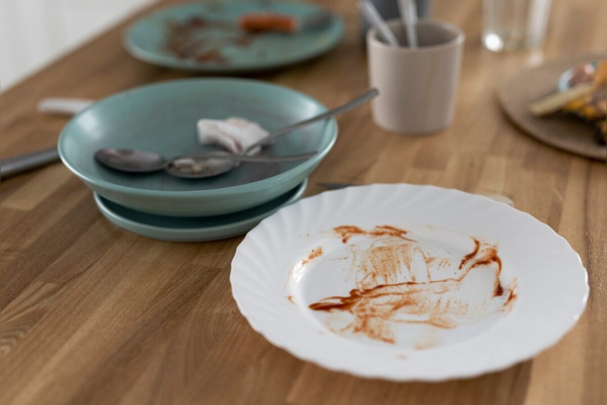 Psihologija kaže: Ljudi koji prljavo posuđe ostavljaju u sudoperu umjesto da ga odmah operu često pokazuju ove 9 karakteristika