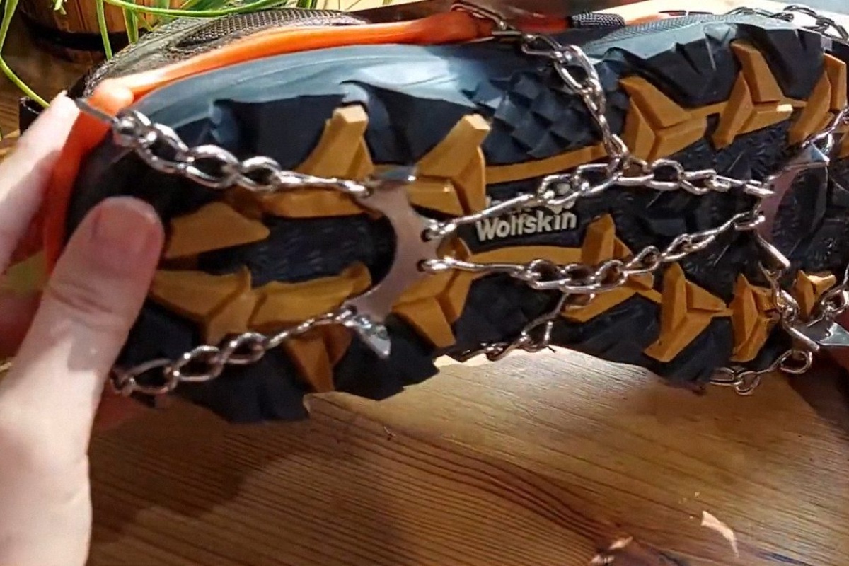 Samo 2 stvari na đonove i mogu trčati čak i po ledu: 100% životni hack protiv klizavog obuće