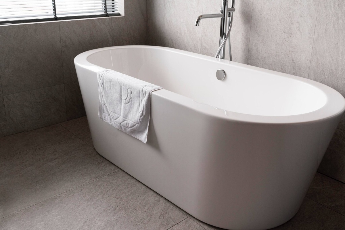 Kada je bila žuta od naslaga: pomiješala sam 2 sastojka – i za 5 minuta postala je snježnobijela, kao nova