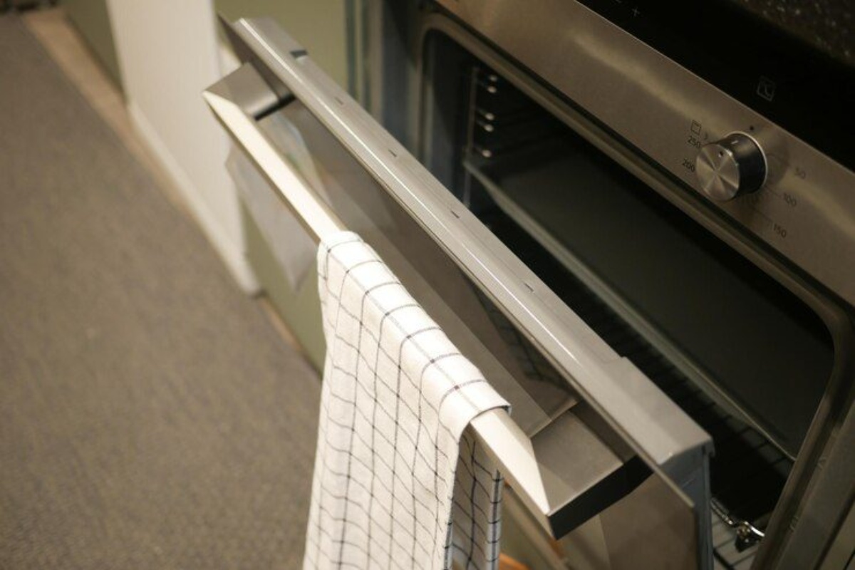 Zavezala sam ovo na ručku pećnice – sada su moji ručnici uvijek suhi, a kuhinja je u savršenom redu