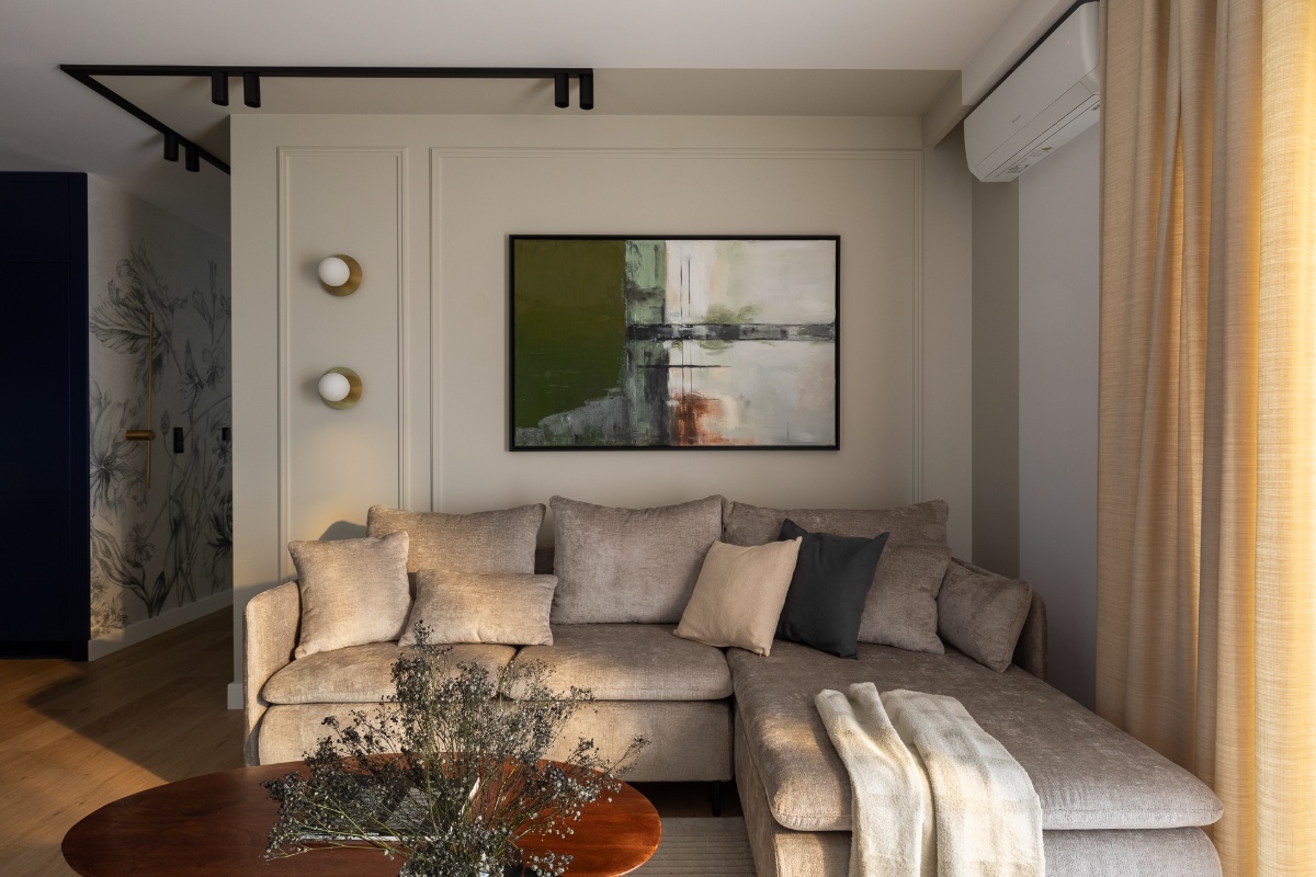 „Tepih i zavjese su poput kaputa za stan” – savjetuje stilistica. Jednostavan trik za topli dnevni boravak