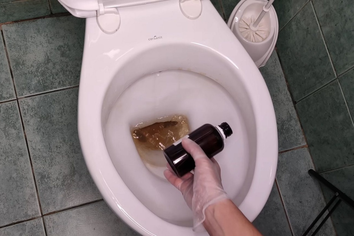 Stavim samo 5 zrnaca u WC školjku i sve blista: Jeftin trik za savršenu čistoću bez ribanja detail 1