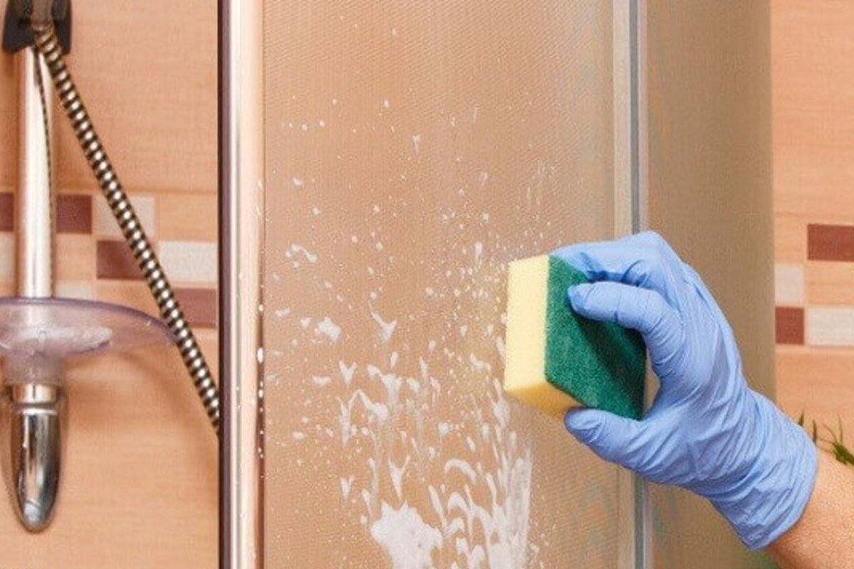 Crne mrlje u tušu? Jednostavan način za uklanjanje plijesni bez oštećenja fuga detail 1