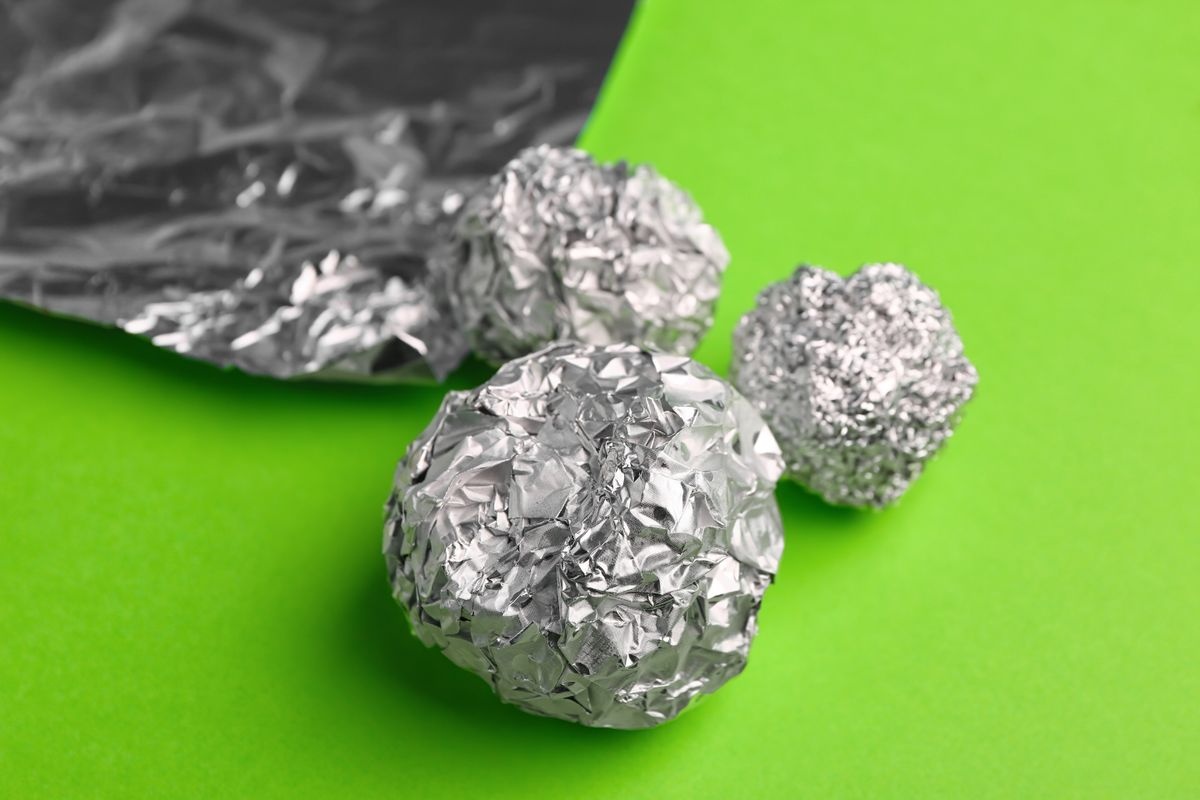 Zarolajte je u kuglicu i brzo očistite zagorenu pećnicu. Odličan način za čišćenje nakon blagdanskog kuhanja. detail 1