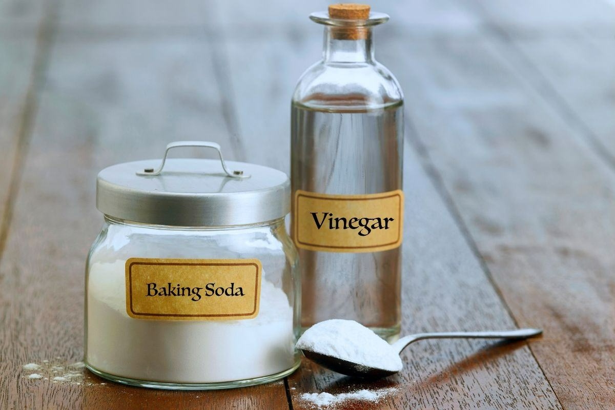 Stavite sol i ocat na metlu: zašto je to preporučljivo raditi dok metete i čemu služi detail 2