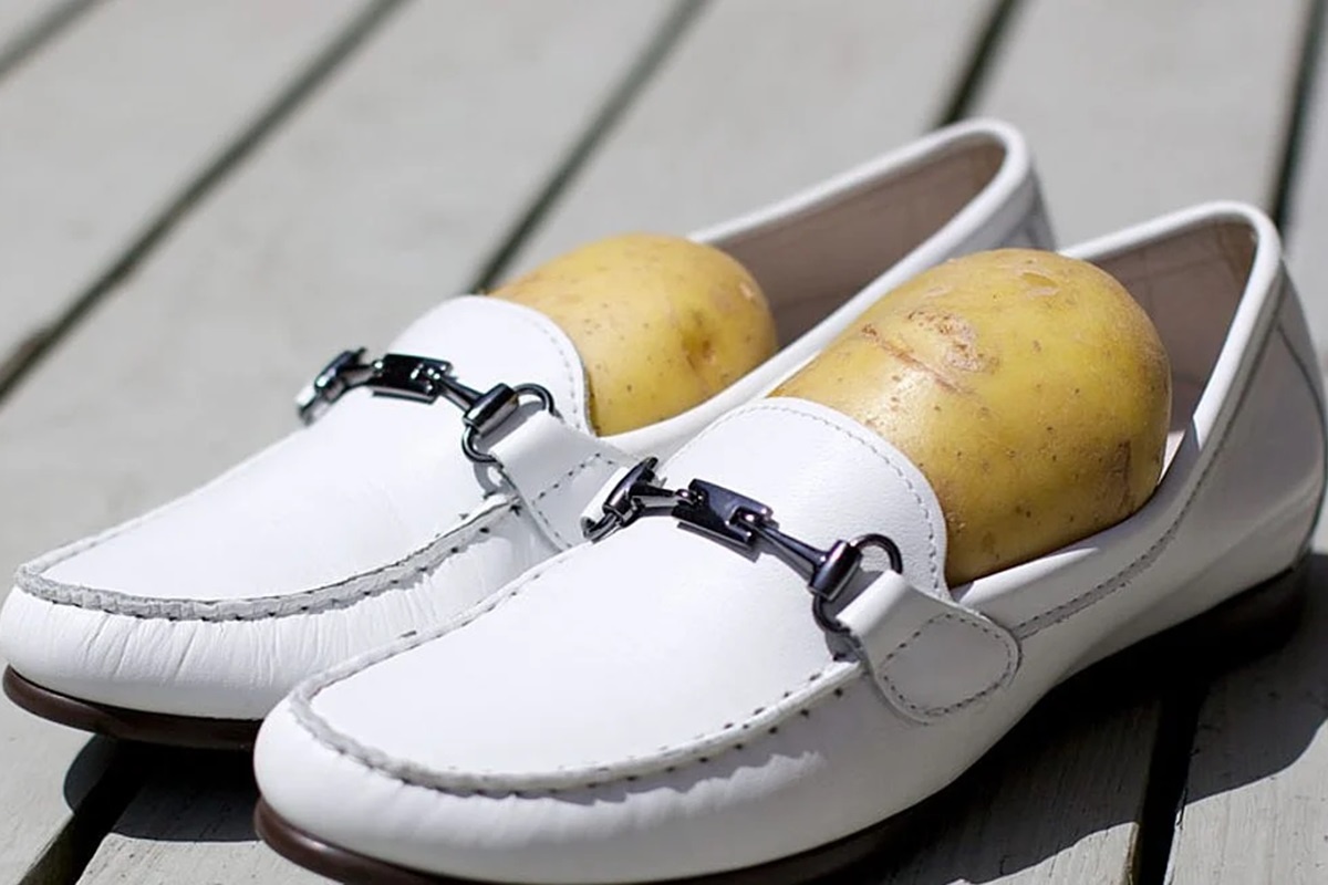 Držim krumpir u cipeli preko noći. Metoda moje bake djeluje bolje od skupih pjenastih uložaka.