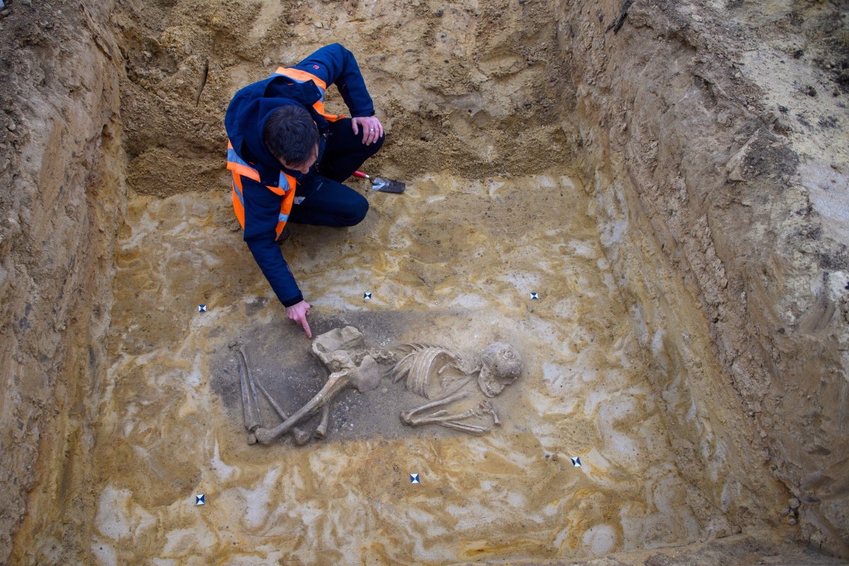 Arheolozi amateri pronašli su 1.100 godina stare ostatke triju ratnika s tajanstvenom vezom detail 2