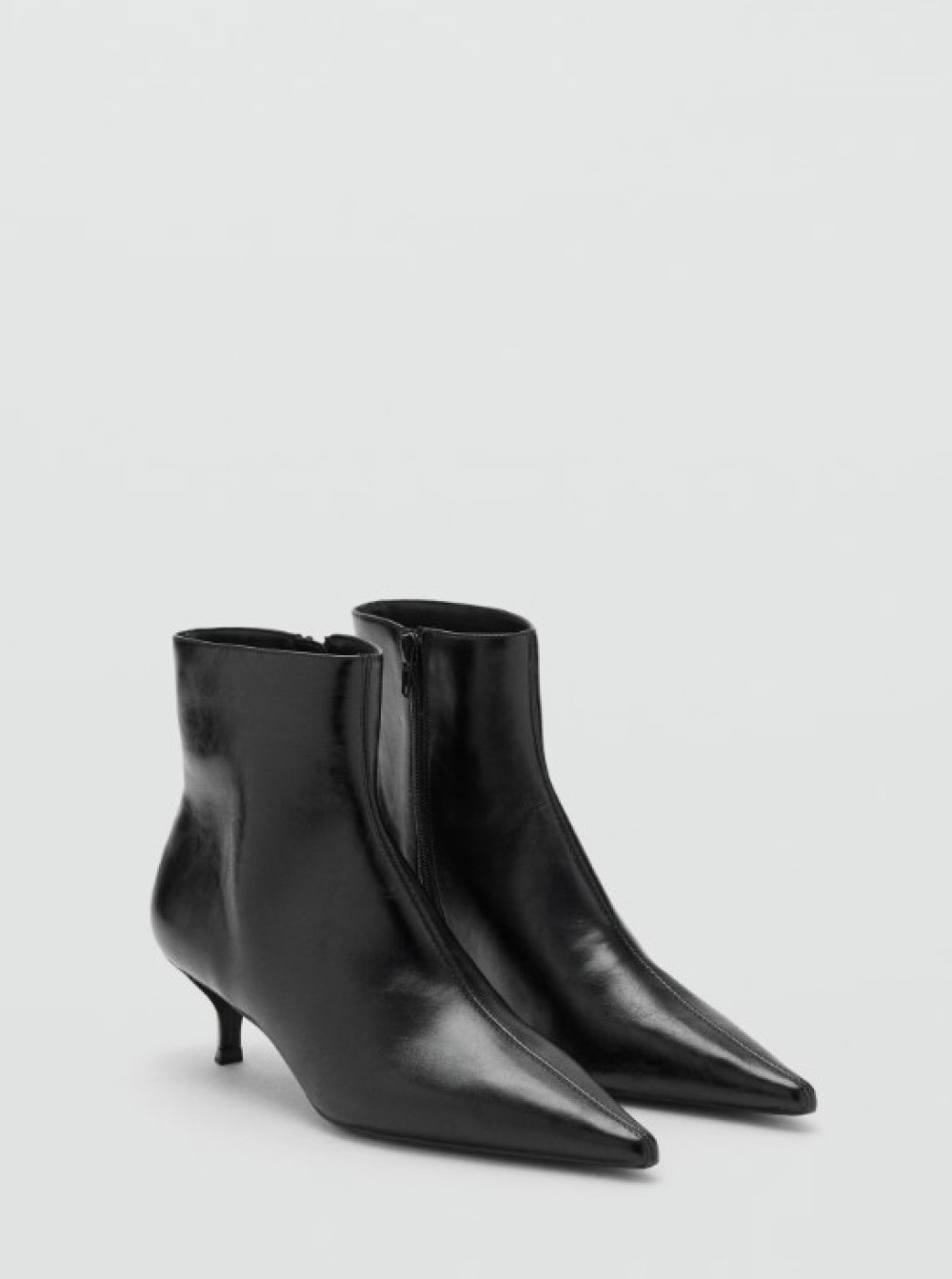 Svi su ludi za ovim retro modelom: Otkrivamo zašto su 'mikro' potpetice postale ultimativni zimski trend koji obožavaju Hrvatice detail 4