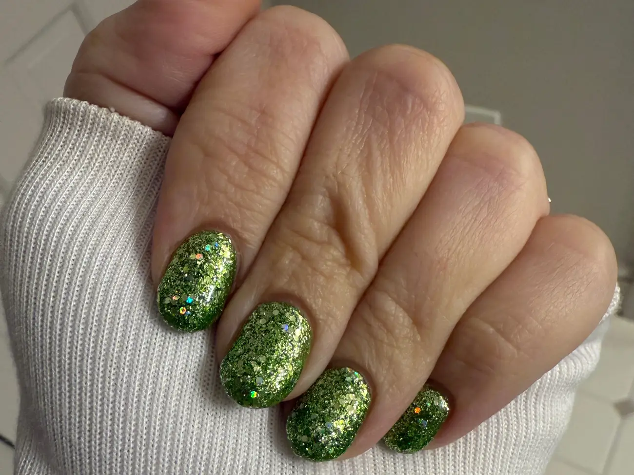 Shvatila sam da trošim više od 2.000 dolara godišnje na builder gel nokte. Odlučila sam prestati i uštedjeti taj novac.