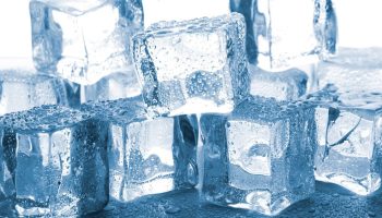 Míchání ledu a soli v domácnosti: proč se to doporučuje a k čemu je to dobré.