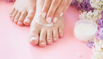 Místo pemzy používám jedno ovoce – 20 minut a suché paty jsou jemnější než okvětní lístky růže